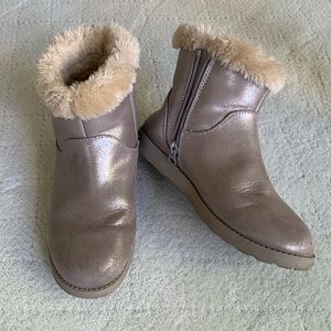 GIRL'S CAT JACK ANKLE BOOTS Sz 4 fur lined  shearling,Side zip. Metallic silver